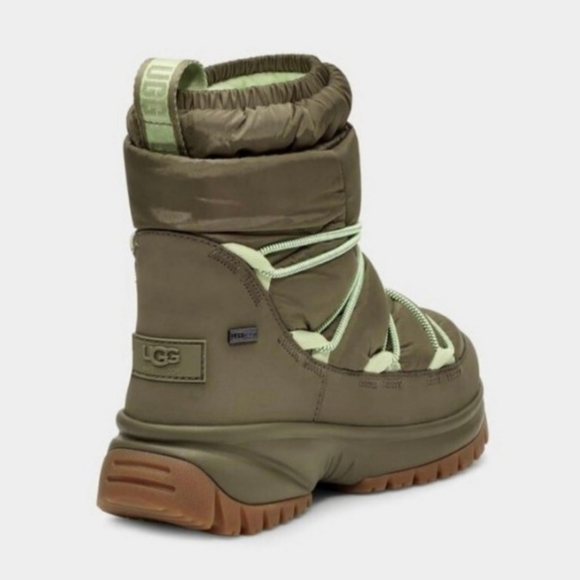 Ugg Snow Boots Never Worn - Picture 6 of 8